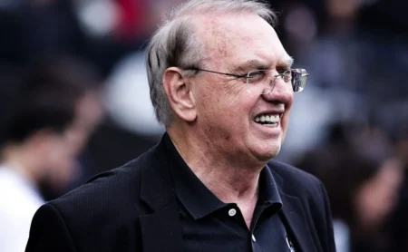 Osmar Stabile, presidente do Corinthians, ironiza rivais após título da Supercopa: “Não conseguem ganhar”