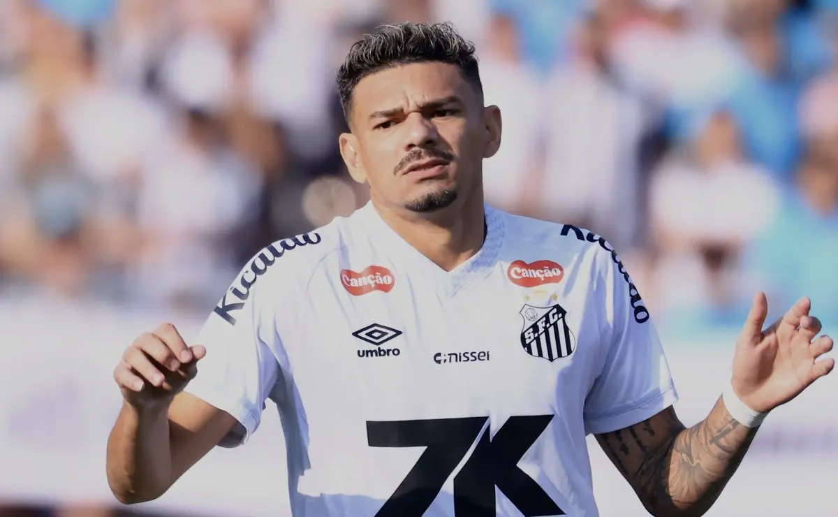 Tiquinho Soares rejeita propostas e busca espaço com Vojvoda no Santos